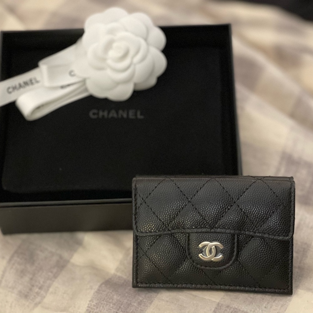 💸 SOLD - CHANEL Trifold Wallet - Black w/ LGHW